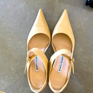 Manolo Blahnik ecru kitten heels 8